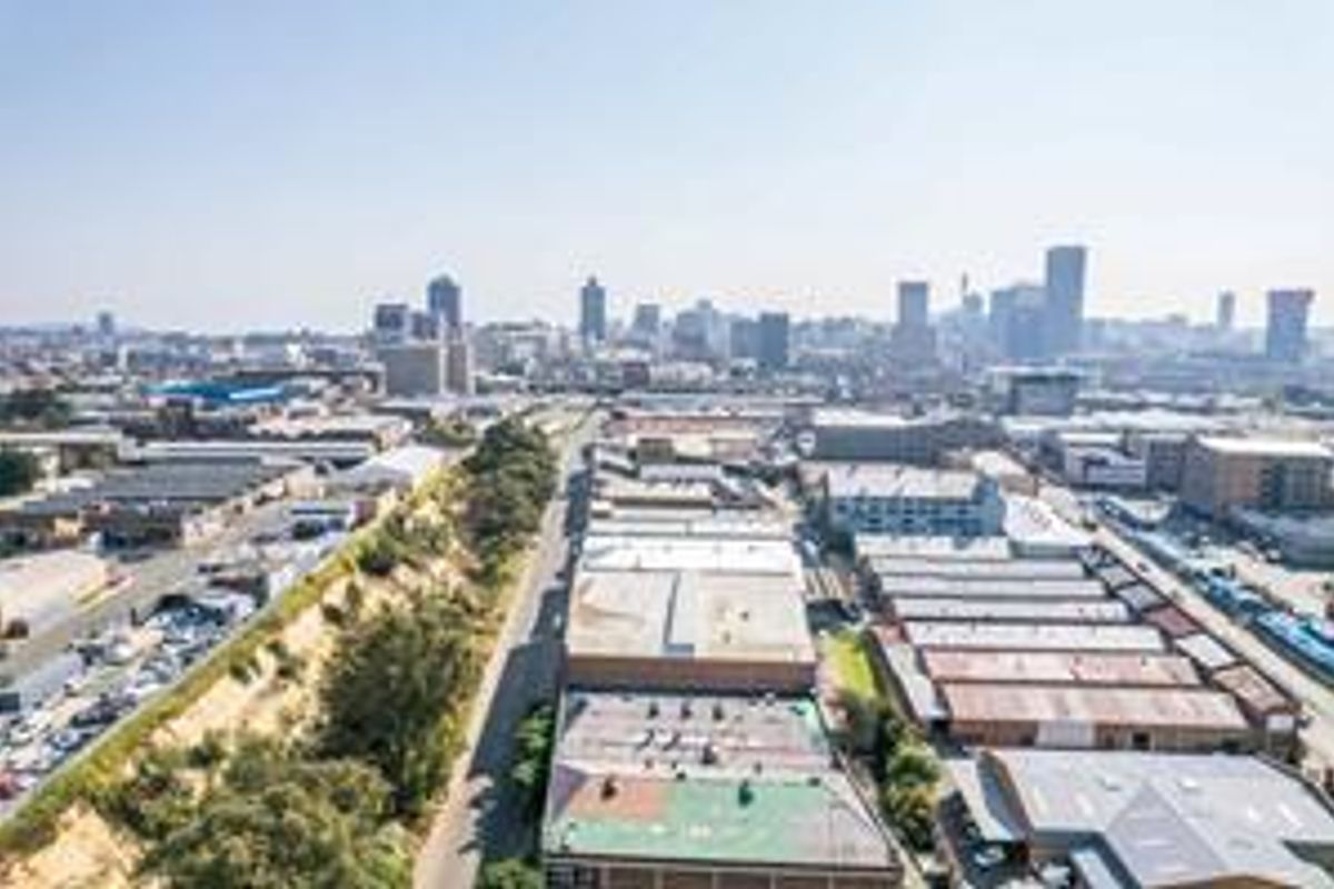 Top quality multi-use building for sale in Selby - Photo 4