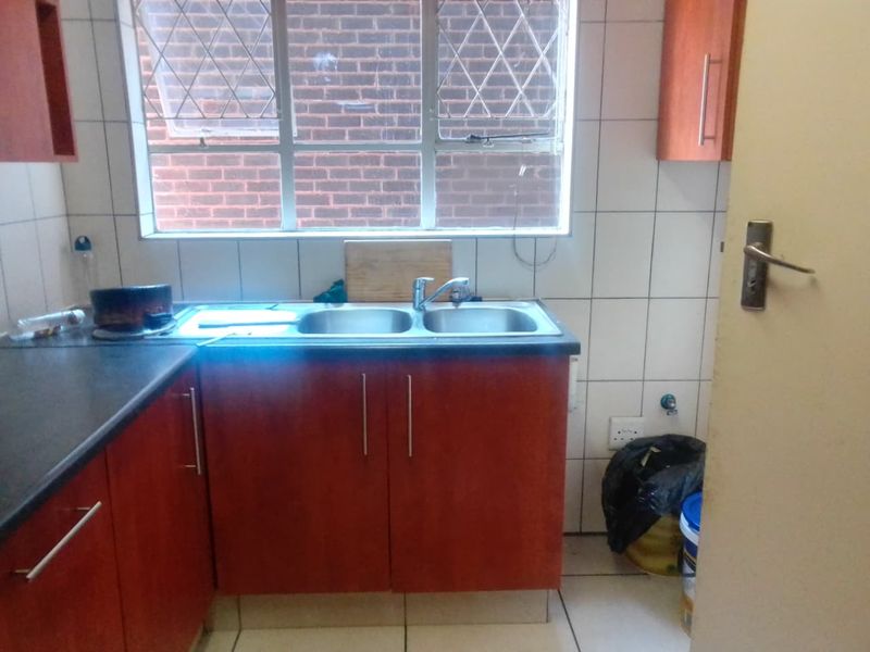 Duplex For Sale in Kew Johannesburg - Photo 3