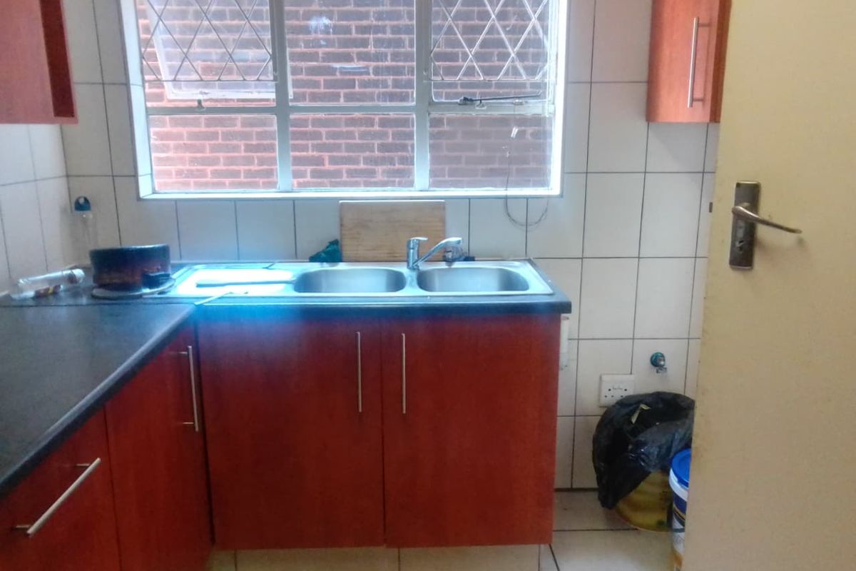 Duplex For Sale in Kew Johannesburg - Photo 3