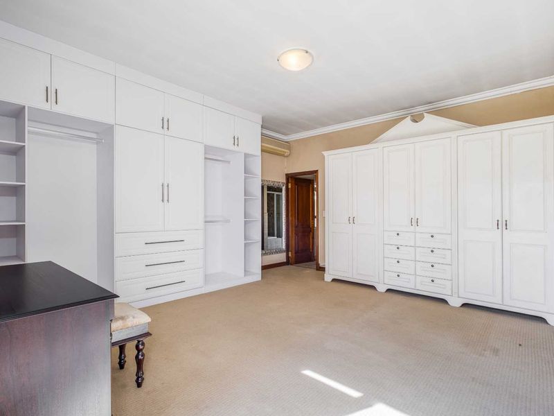 SPACIOUS 3 BED 3 BATH IN DAINFERN RIDGE - Photo 9