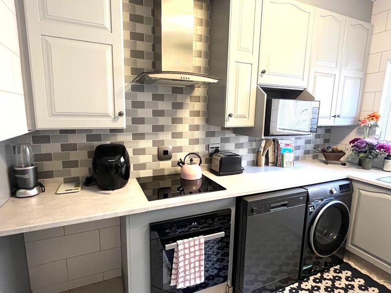 Double Storey Delight! Modern Townhouse + Pet-Friendly!! - Photo 3