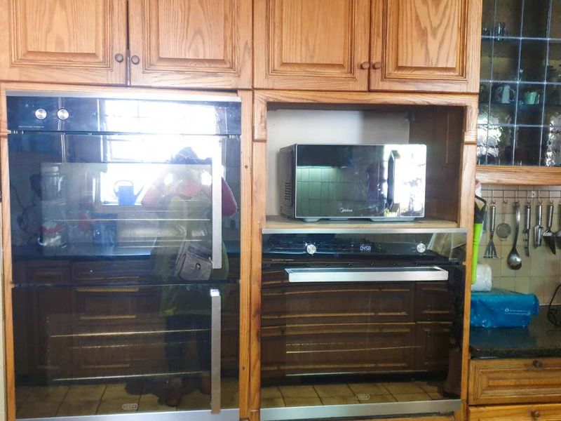22 Bedroom guest house for sale in Pretoria north at the foot of the mountain. - Photo 10