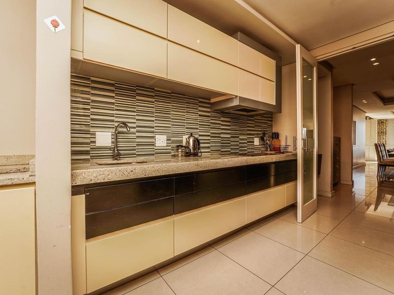 Fully Furnished - 2 Bedroom Apartment in The Emperor - Photo 10