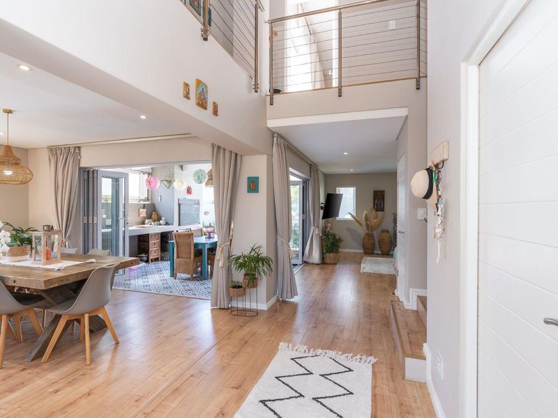 Family Home in Eco-Friendly Somerset Lakes! - Photo 2