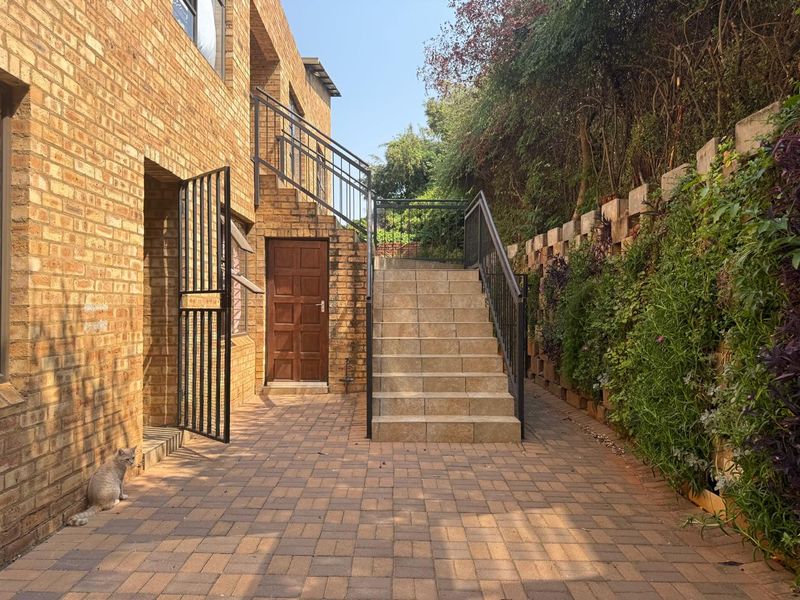 Business Rights: Charming First-Floor Apartment in Secure Schoemansville Community - Photo 2