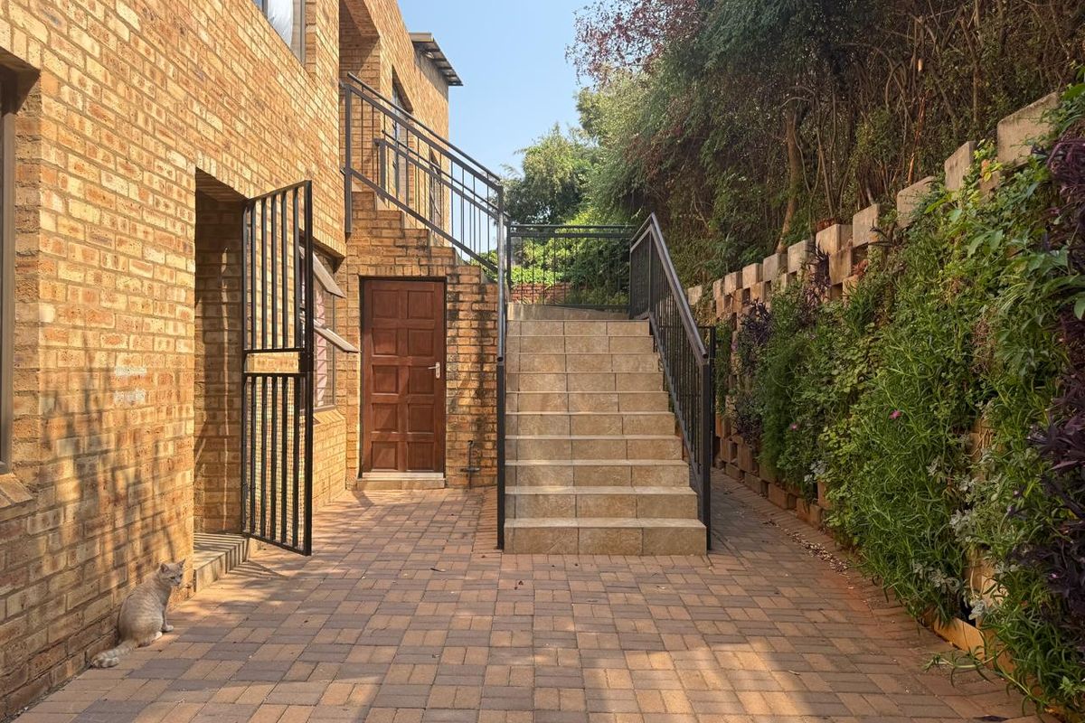 Business Rights: Charming First-Floor Apartment in Secure Schoemansville Community - Photo 2