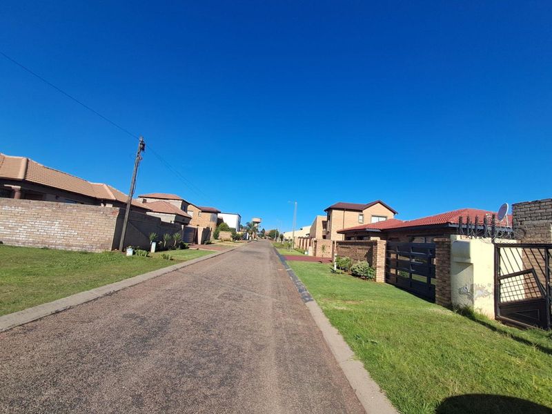 House In Katlehong Not To Be Missed - Photo 2