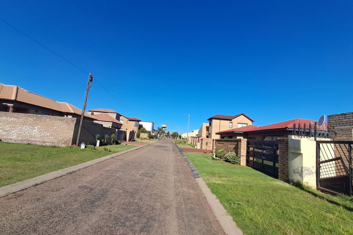 House In Katlehong Not To Be Missed - Photo 2
