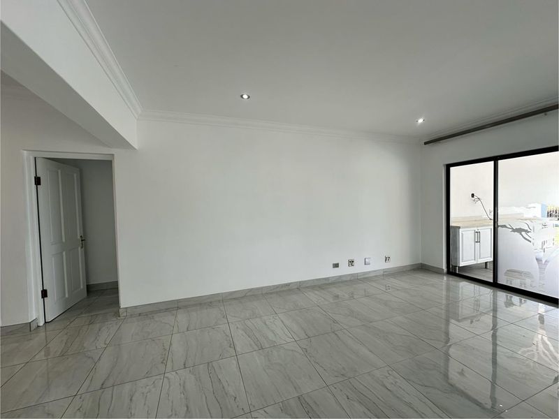 Elegant 5-Bedroom Family Home with Pool, Solar & Staff Accommodation - Photo 5