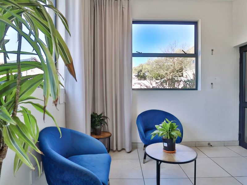 North-facing Modern Apartment With Views & Pooldeck! - Photo 4