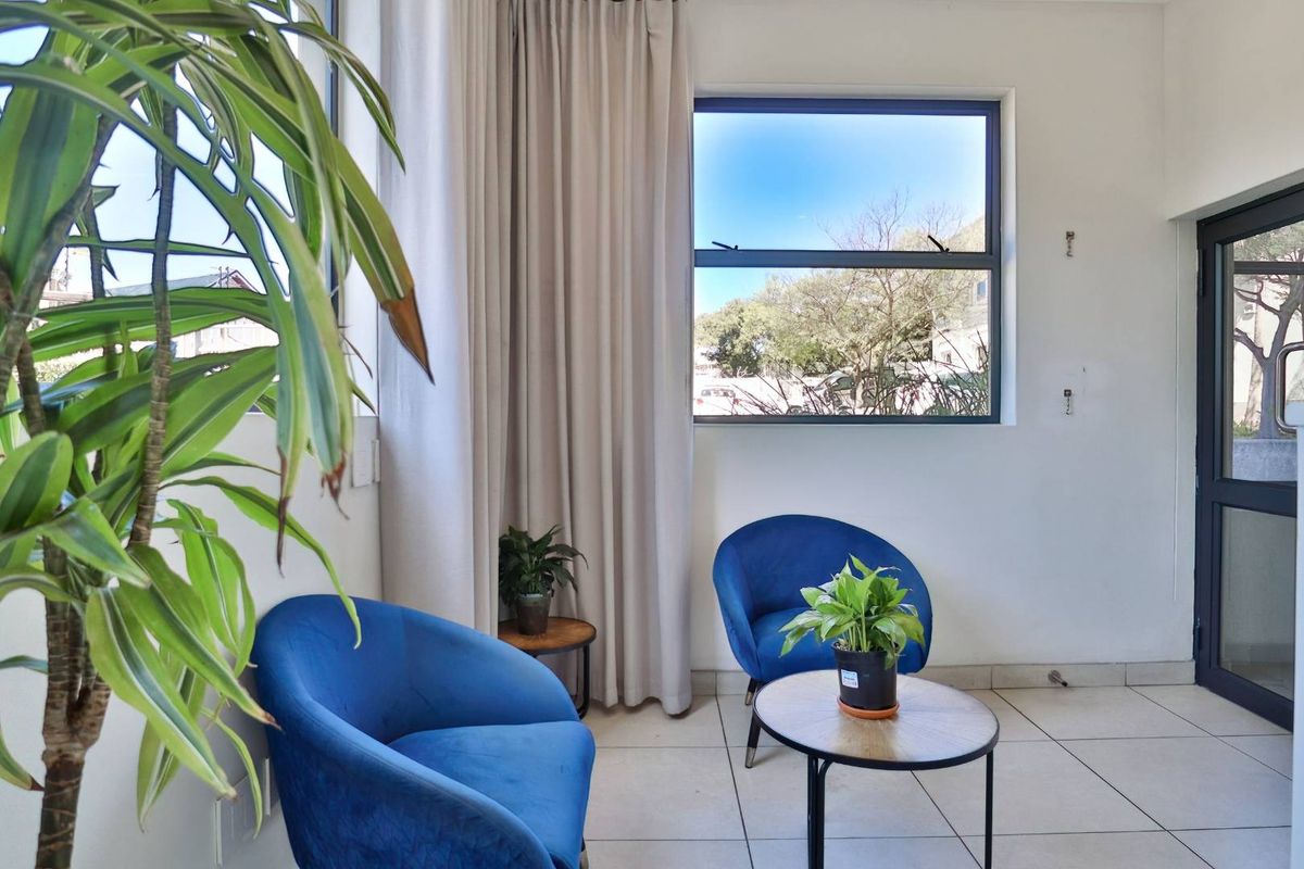 North-facing Modern Apartment With Views & Pooldeck! - Photo 4