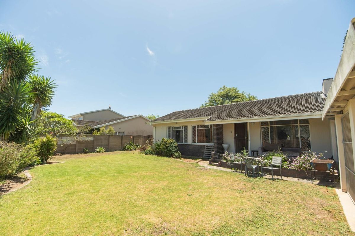 Family Home with Spacious Garden & Great Outdoor Living opposite Rowallan Park Primary School! - Photo 3