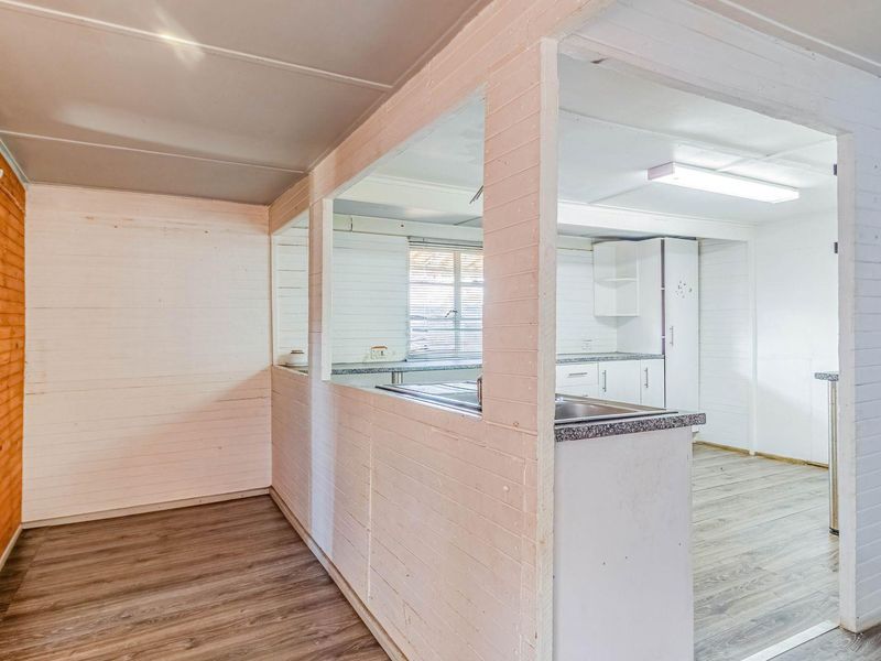 “Secure Corner Living with Space for the Whole Family!”3-Bedroom Home + 2-Bedroom Flatlet | Pool, Entertainment & Parking for 4 Cars - Photo 9