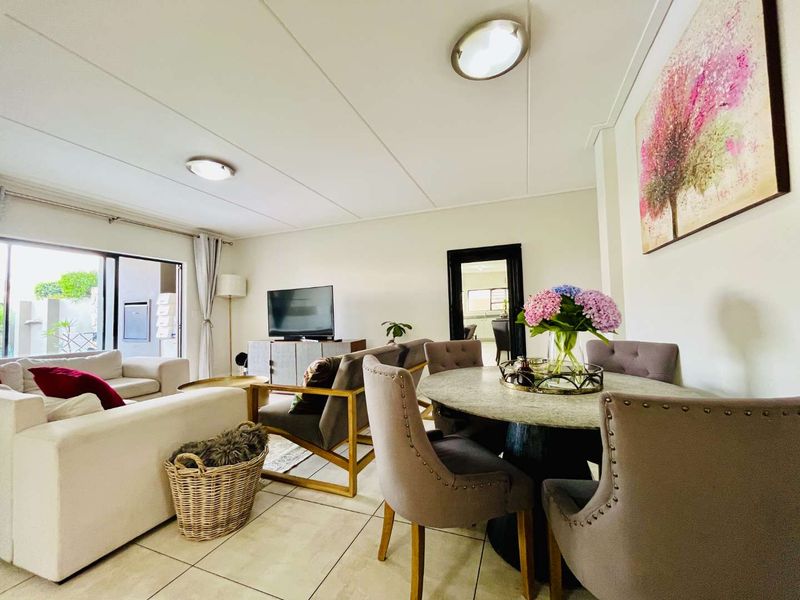 Modern 3 bedroom ground floor apartment for sale at The Polofields, Waterfalll - Photo 8