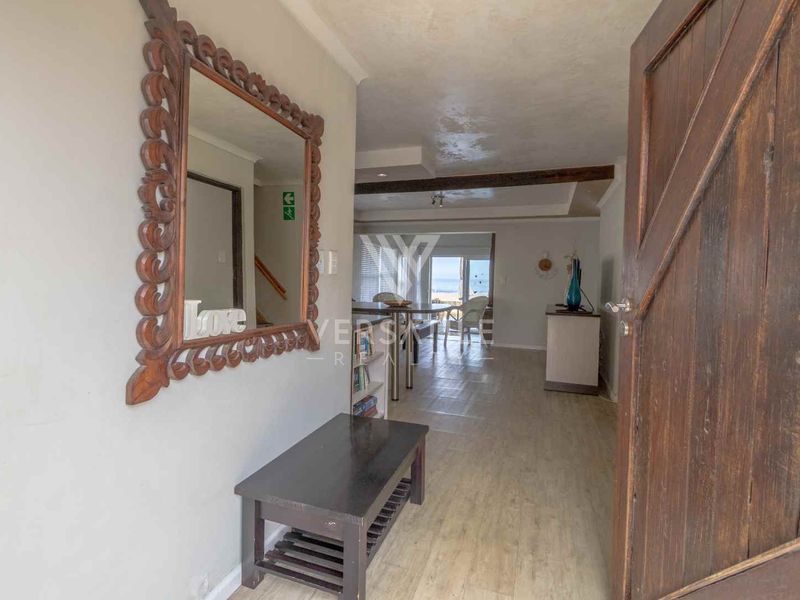 Beach Front Town House for Sale - Photo 9
