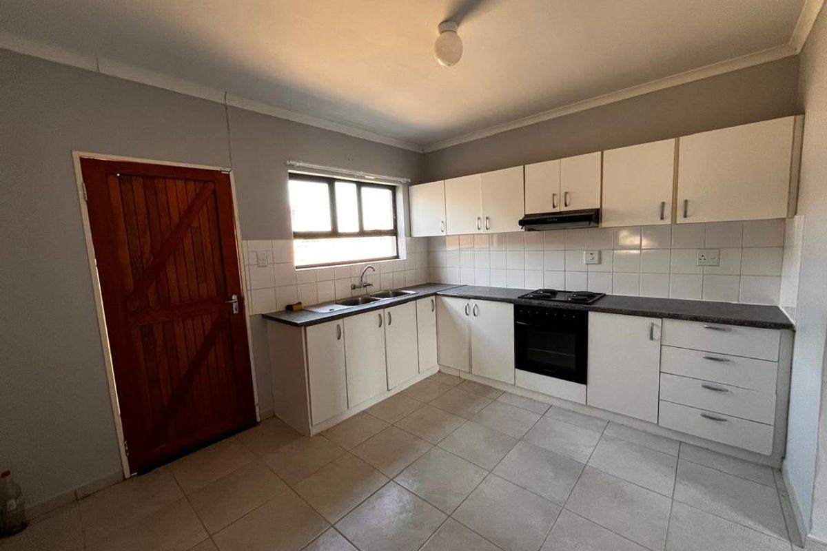 For Sale: 3 -Bedroom House In Outapi - Photo 2