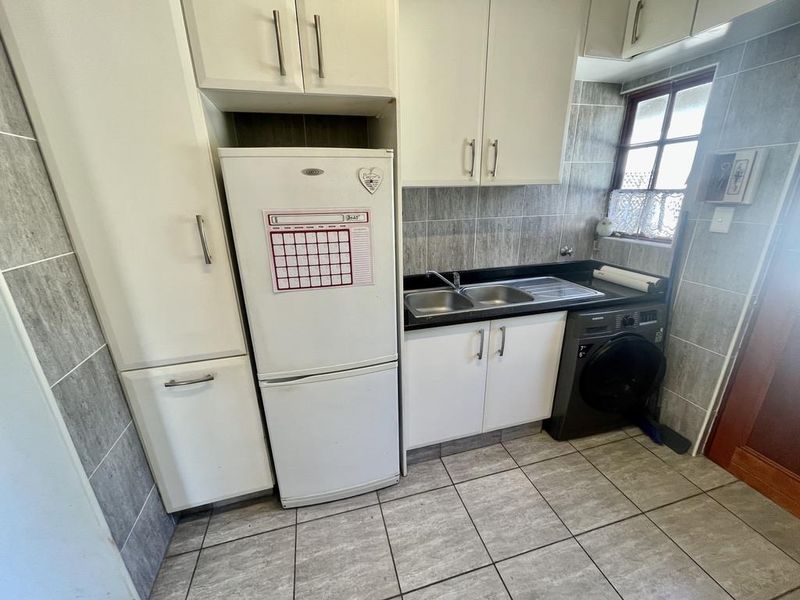 Hendra - Neat 3-Bedroom Simplex for Sale in Popular Sunningdale - Photo 10