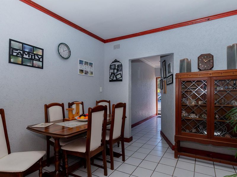 Spacious 4-Bed Family Home with Solar Power & Modern Comforts in Norkem Park - Photo 5