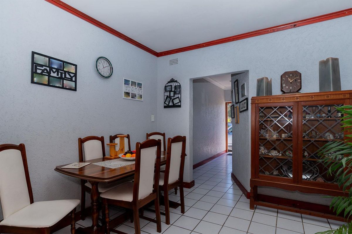 Spacious 4-Bed Family Home with Solar Power & Modern Comforts in Norkem Park - Photo 5