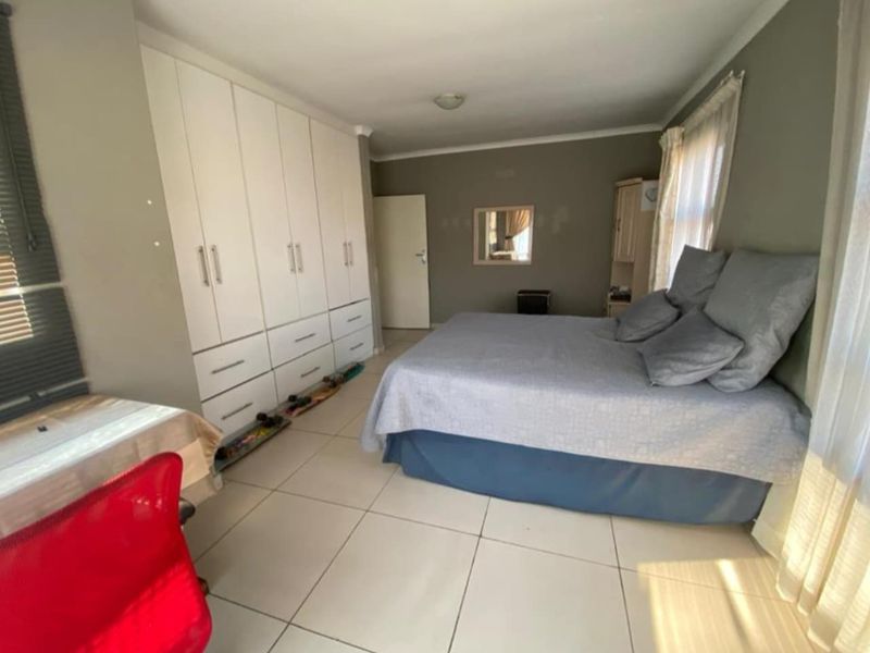 6 Bedroom house for sale in Theresapark ThornBrook Golf Estate - Photo 6