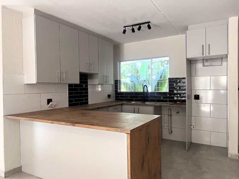 Renovated , Sunny, Private and Spacious Townhouse. - Photo 5