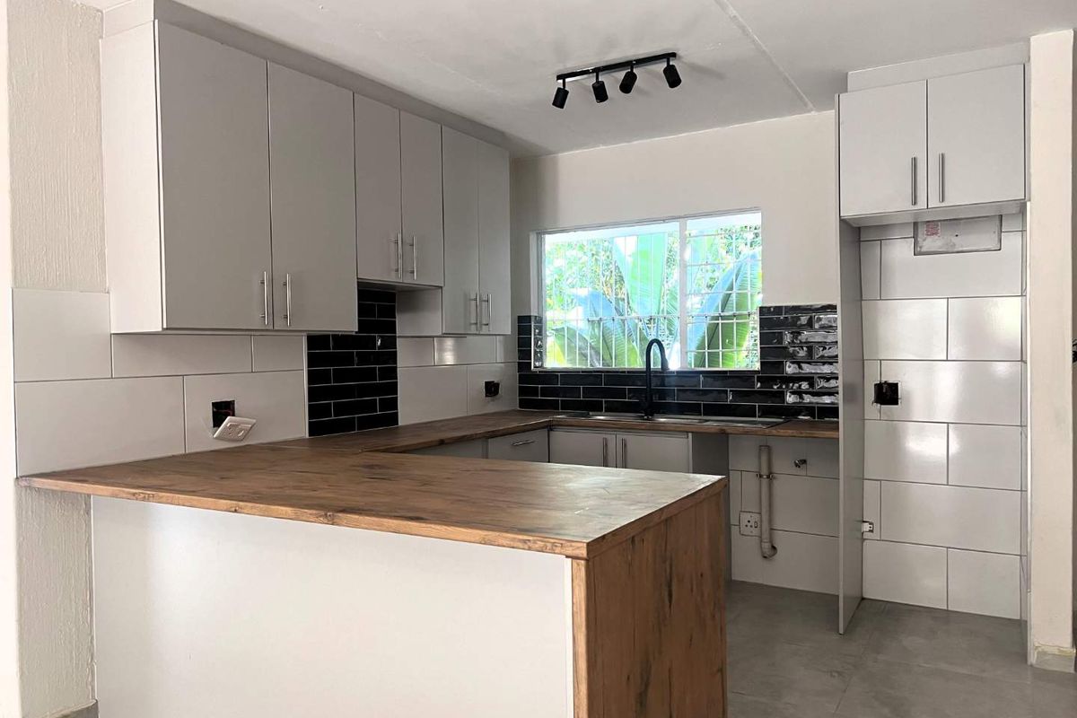 Renovated , Sunny, Private and Spacious Townhouse. - Photo 5