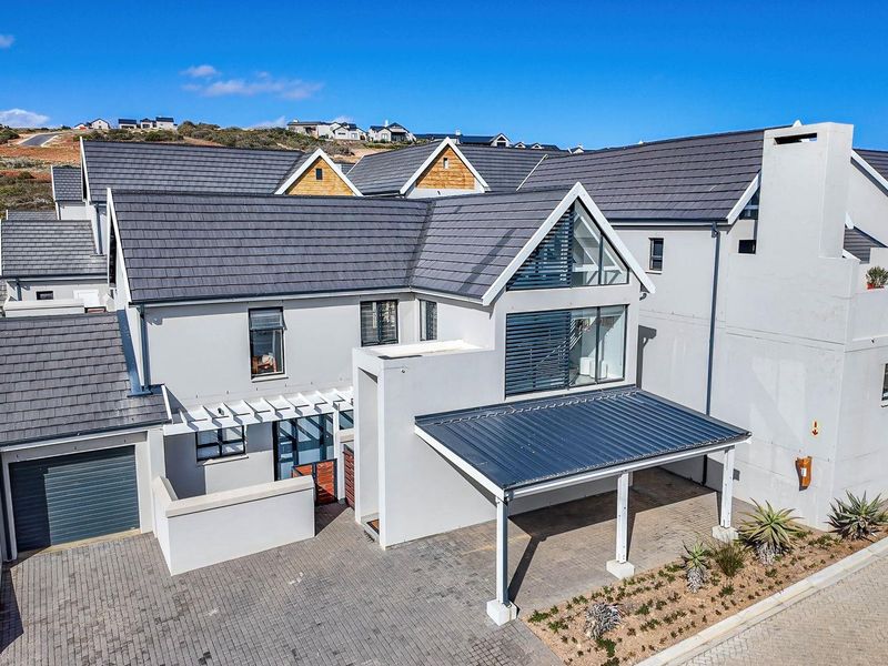 Charming Ground Floor Unit at Hartland Villas - Photo 2