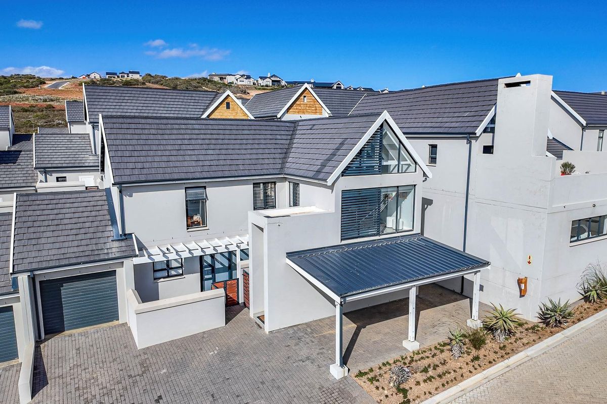 Charming Ground Floor Unit at Hartland Villas - Photo 2