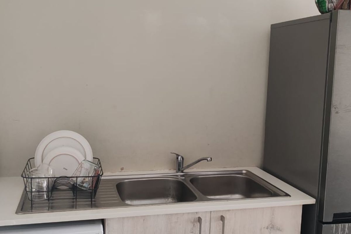 Charming and Well-Maintained Apartment in Midrand, Grand Central - Photo 4