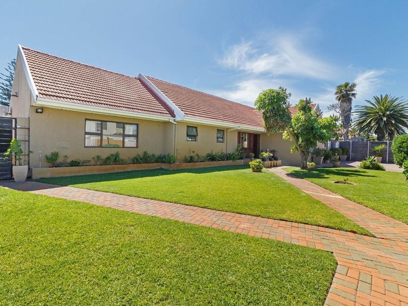 SPACIOUS, PRIVATE, CENTRAL - Photo 3