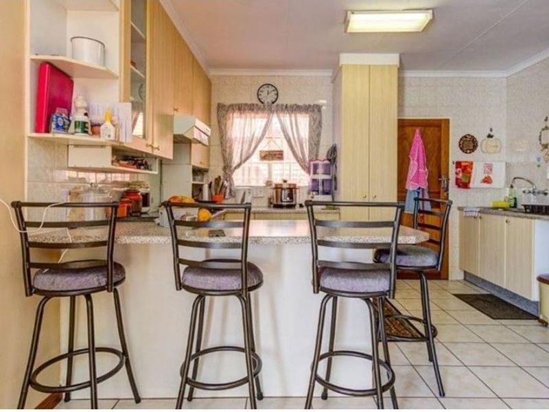 3 Bedroom House in Glen Marais - Photo 6