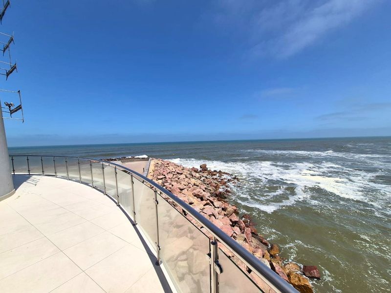 Luxury Apartment with 180' Seaview - Photo 3