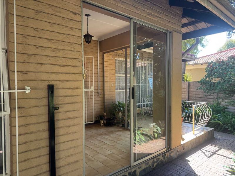 Family Home for sale in Randhart with Flat - Photo 2