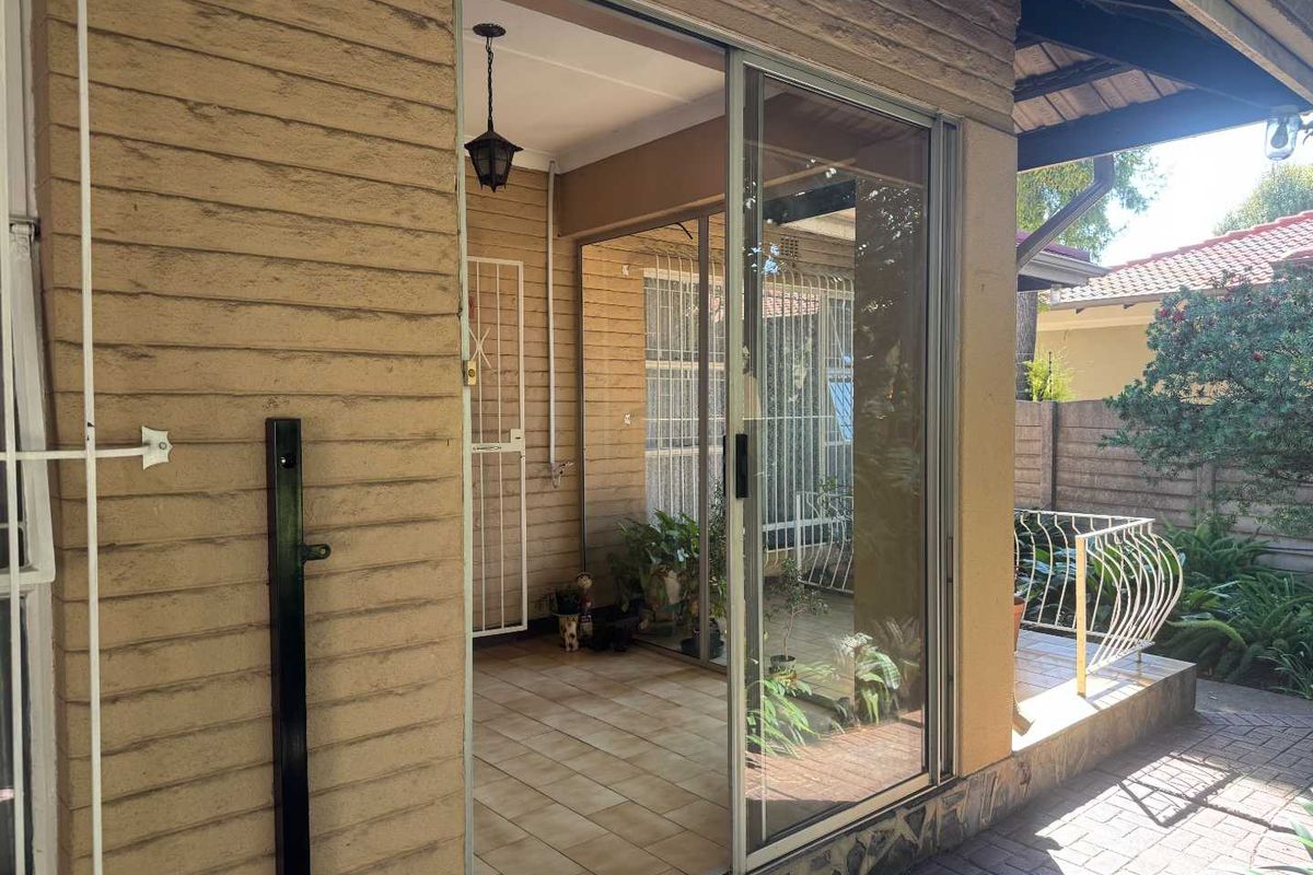 Family Home for sale in Randhart with Flat - Photo 2