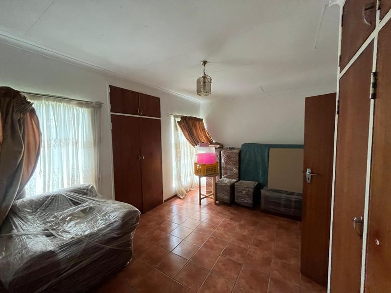 Spacious living - Photo 10