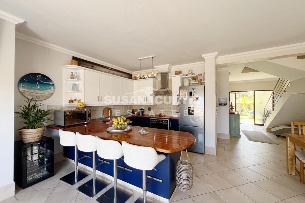Renovated Family Home with Indoor BBQ & Entertainer’s Deck - Photo 2