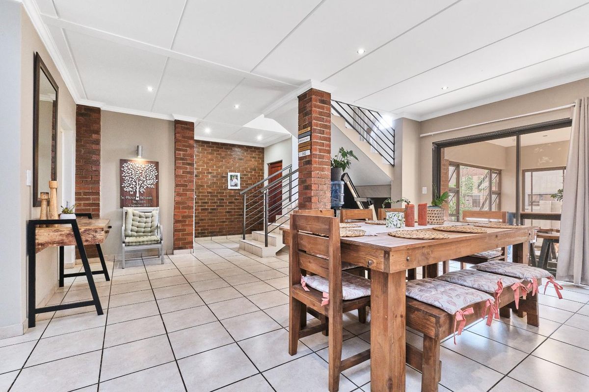 Spacious Open Plan Living for the Decerning Young Executive - Photo 4