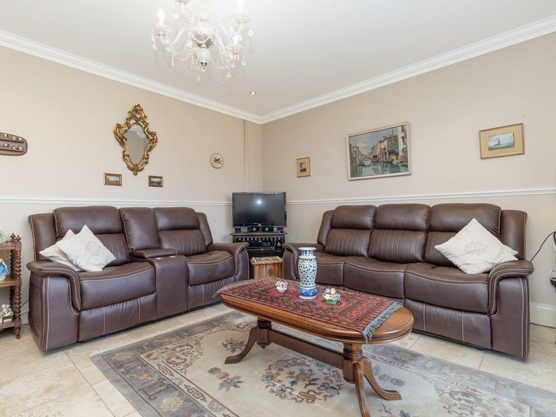 Stylish first floor apartment with expansive patio - Photo 10