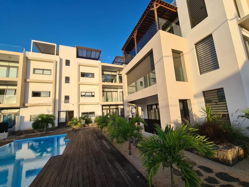 Sea-View Penthouse with Private Rooftop – Tamarin, West Coast Mauritius - Photo 2