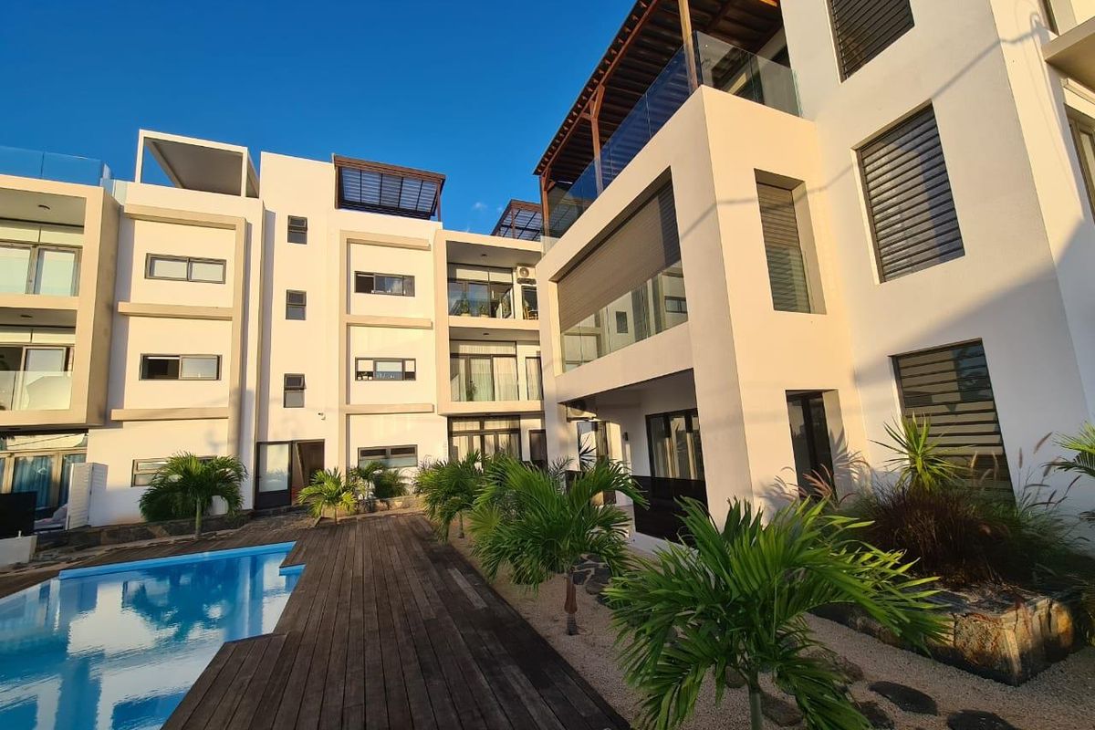 Sea-View Penthouse with Private Rooftop – Tamarin, West Coast Mauritius - Photo 2