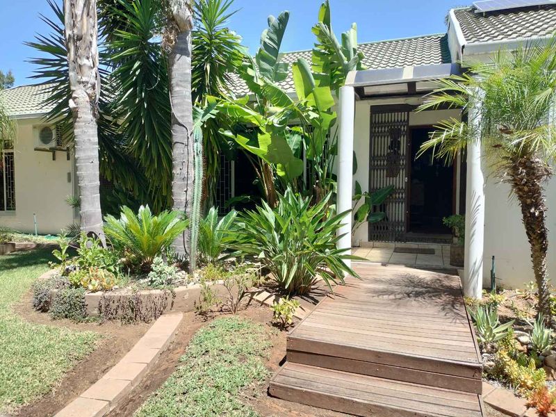 Family Home in Prime Location with limitess opportunties to expand and earn income - Photo 2