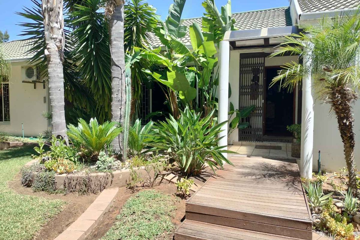 Family Home in Prime Location with limitess opportunties to expand and earn income - Photo 2