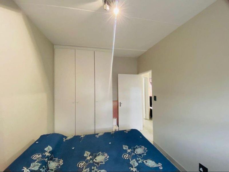 For Sale: Two Bedroom Apartment in Ravenswood - Photo 7