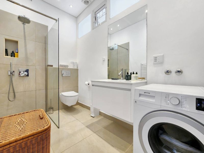 Open-Plan Living, Balcony and Views! - Photo 10