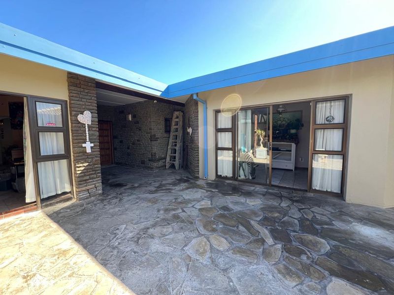 FOR SALE: 4-BEDROOM HOUSE WITH 2-BEDROOM FLAT – OCEAN VIEW - Photo 7