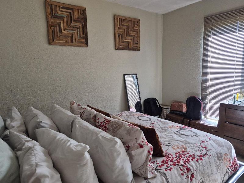 Stunning two-bedroom apartment in Jansen Park - Photo 5