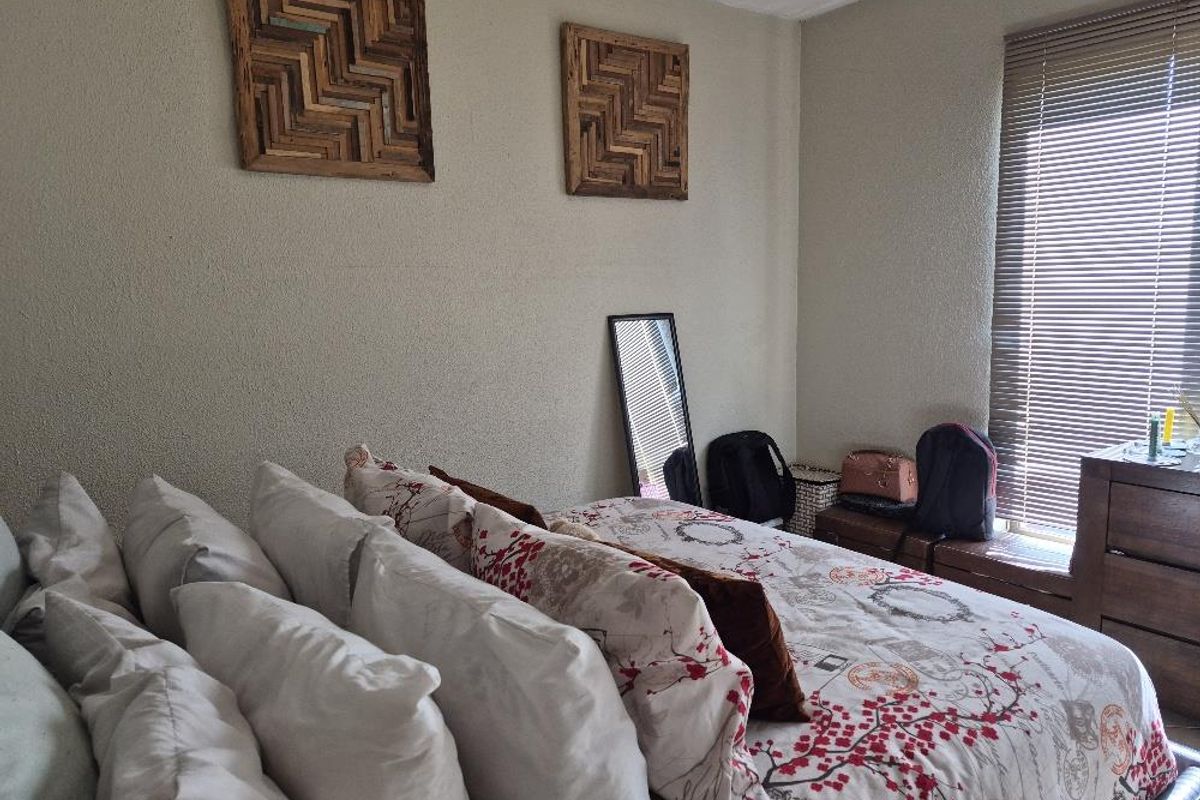 Stunning two-bedroom apartment in Jansen Park - Photo 5
