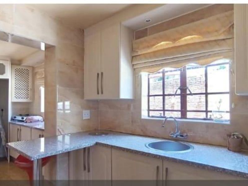 3 bedroom modern home - Photo 6