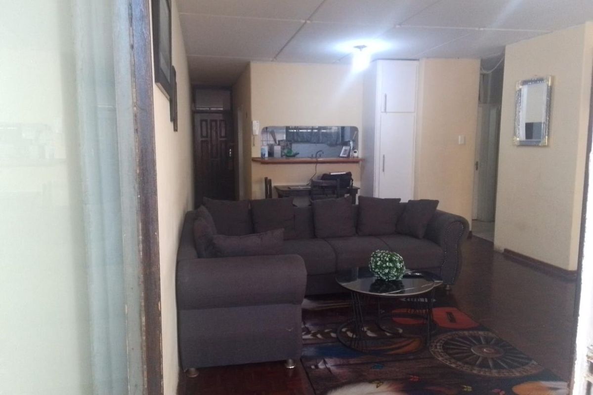 This your opportunity to stamp your mark on this spacious unit for sale in South Beach, Prime area!!!! - Photo 2