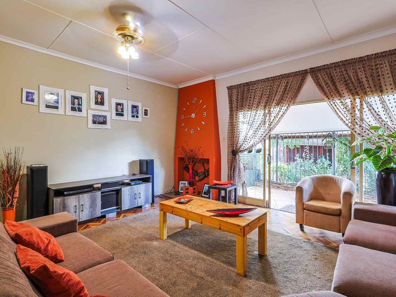 5 Bedroom Dual-Living Home with Exceptional Flexibility & Income Potential - Photo 6